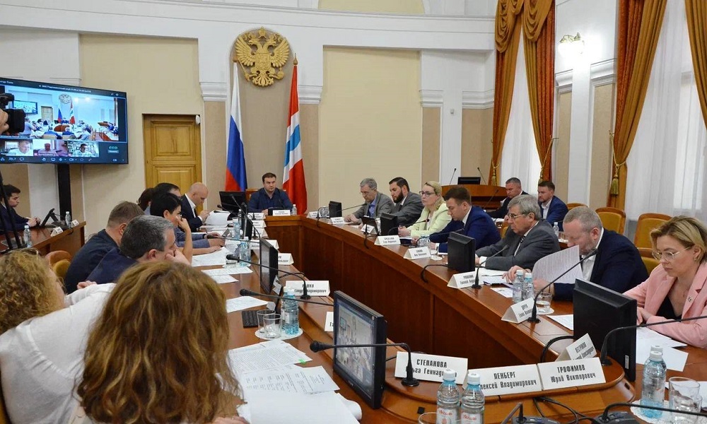 Виталий Хоценко обсудил инструменты для продвижения предложений, выдвинутых регионом, на федеральном уровне