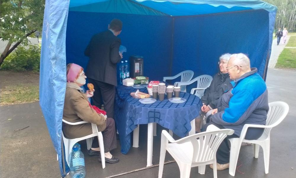 По поручению Виталия Хоценко рядом с пострадавшей от пожара пятиэтажкой на Волгоградской открыли пункт временного размещения  