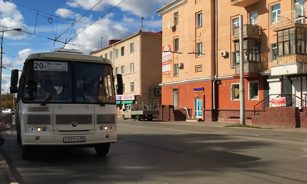 В нерабочий период пассажиропоток в Омске упал на 40%
