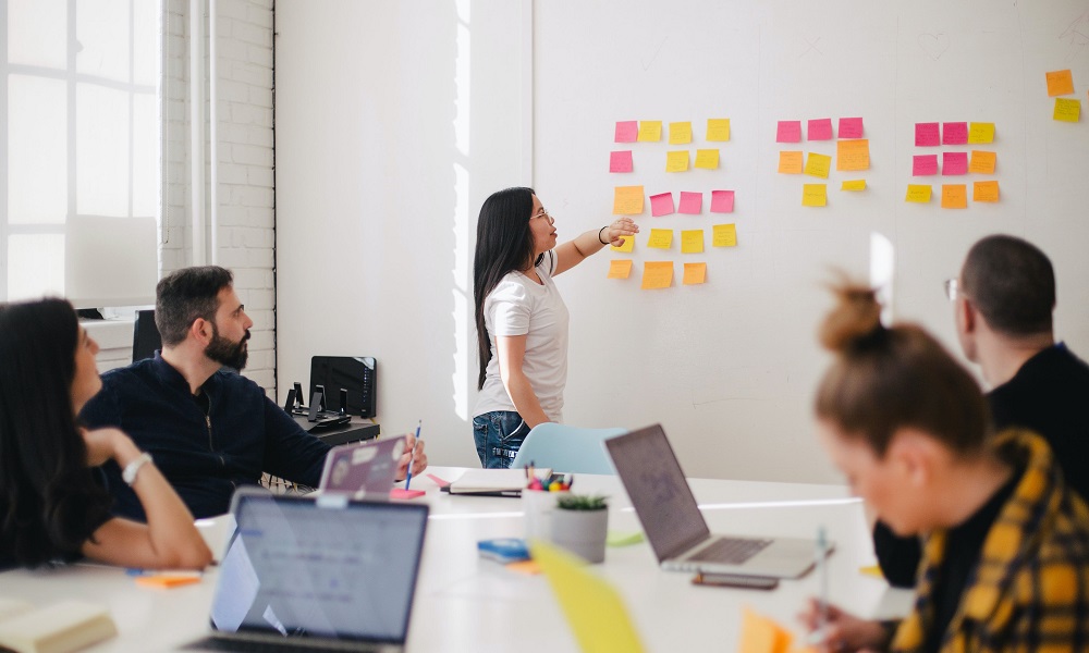 Омичи рассказали, в каких сферах самые отзывчивые коллеги