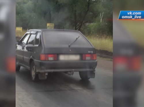 В Омске разыскивают лихача, который въехал в фургон с французами