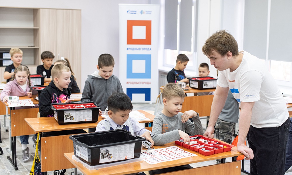 ОНПЗ открыл для юных омичей бесплатные классы робототехники