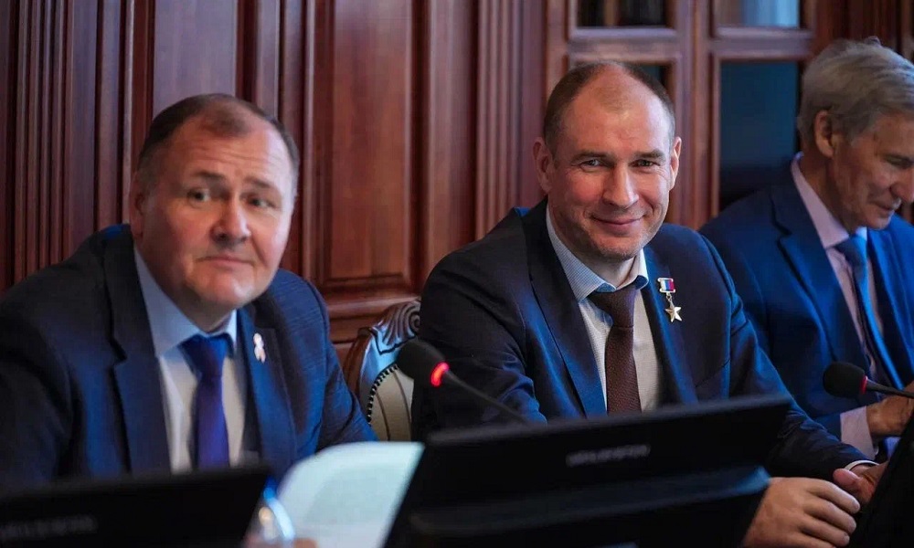 Герой России Дмитрий Перминов вместе с депутатами заксобрания обсудил развитие молодёжной политики и поддержку студотрядов