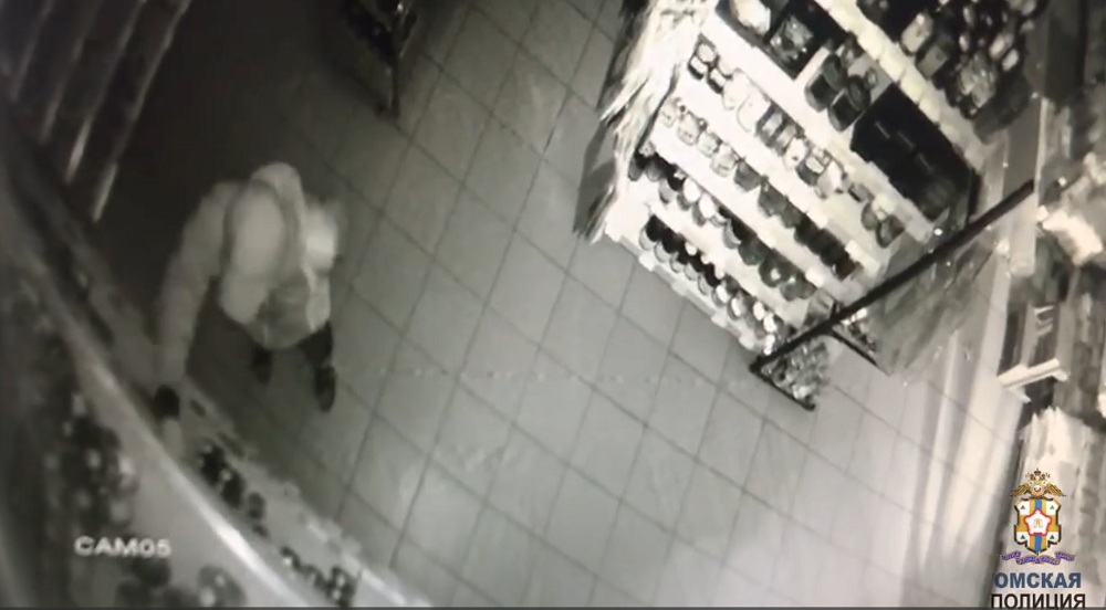 В Омске грабители пытались скрыться от полиции в холодильнике 