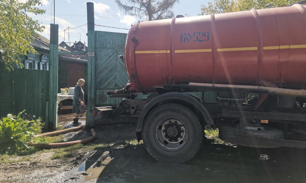 Сергей Шелест сообщил об откачке воды с проблемных территорий Омска