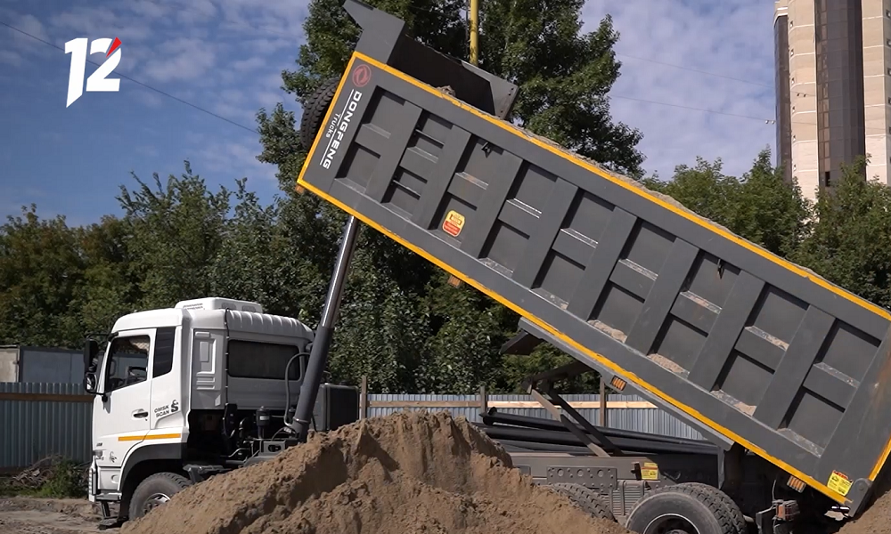 Министр спорта Алексей Ленберг рассказал, как продвигается строительство модульного бассейна в Омске