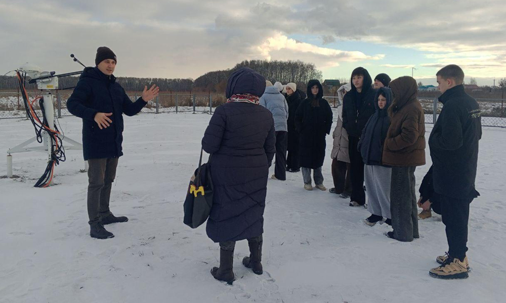 Резиденты центра «Сириус 55» посетили омскую метеостанцию