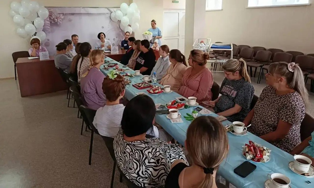В перинатальном центре Омской областной больницы провели встречу для будущих мам