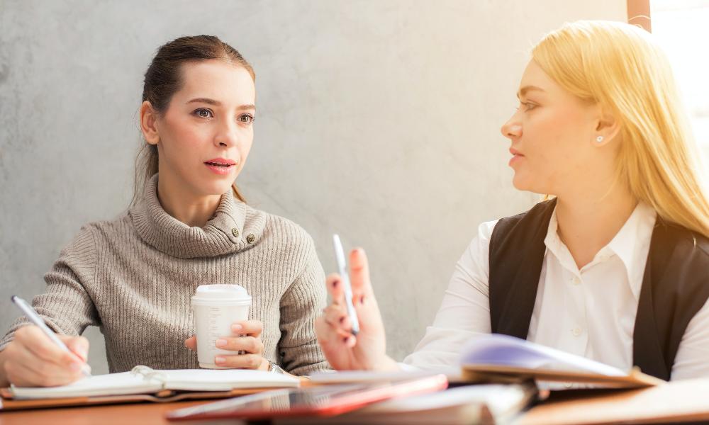 Больше половины омичей скрывают подробности личной жизни от коллег 