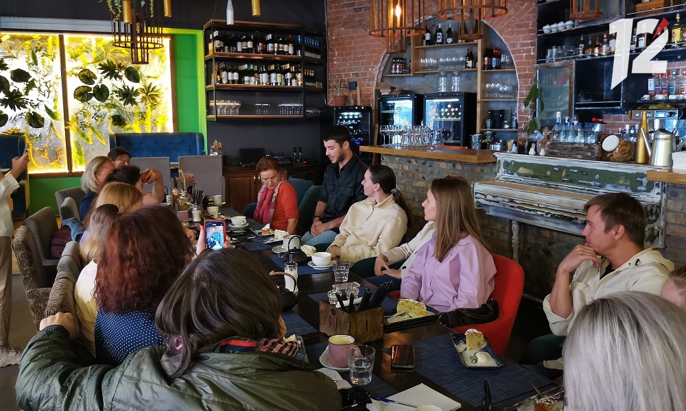 «Источником вдохновения стал сериал «Друзья»:  в Омске состоится премьера нового спектакля 