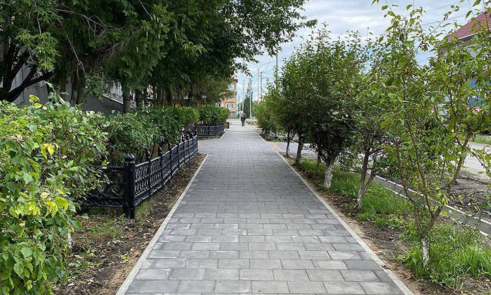 В Называевске обустроили два пешеходных тротуара 