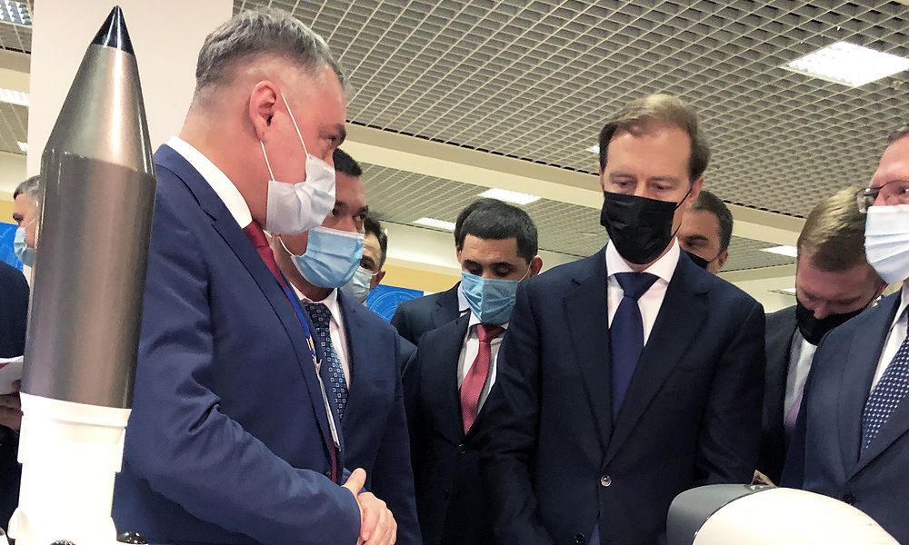 ОмГТУ показал свои научные разработки министру промышленности и торговли РФ