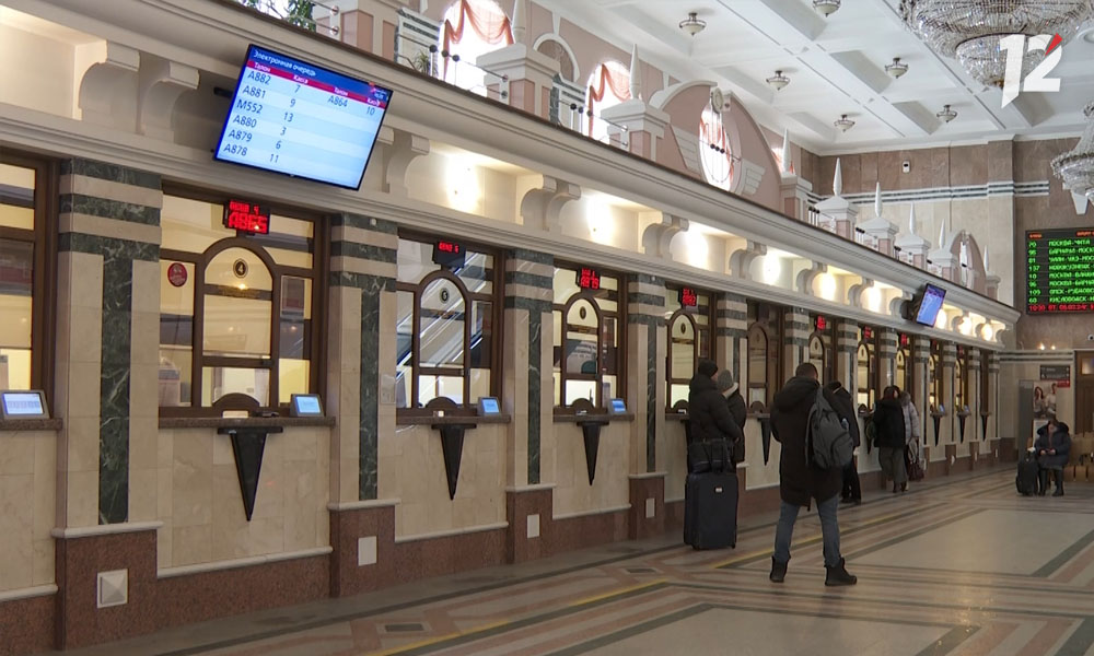 Омичам рассказали о новых правилах поездок с детьми за границу