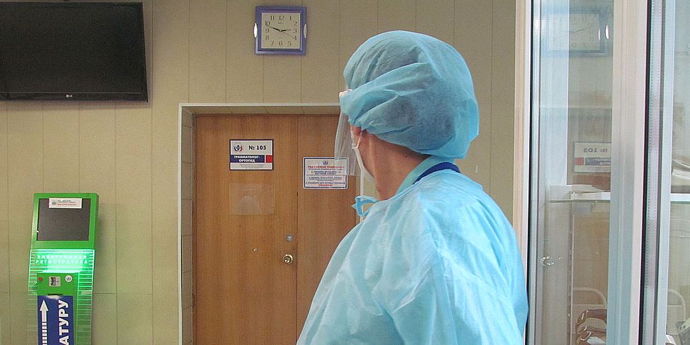 Роспотребнадзор назвал данные по заболеваемости пневмонией и COVID-19 в Омской области