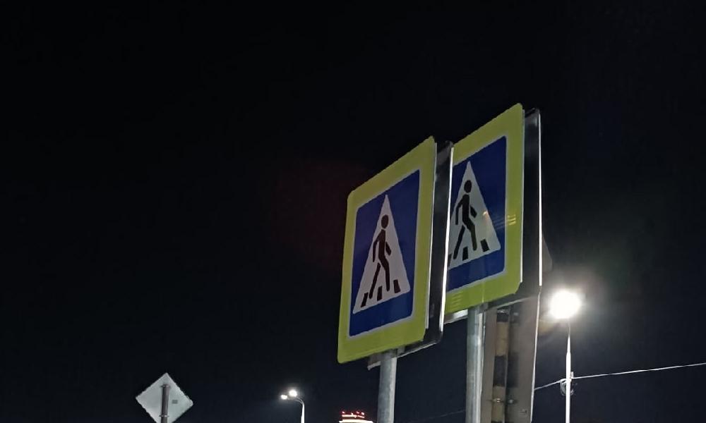 В омской мэрии объяснили, почему на дорогах дублируются знаки 