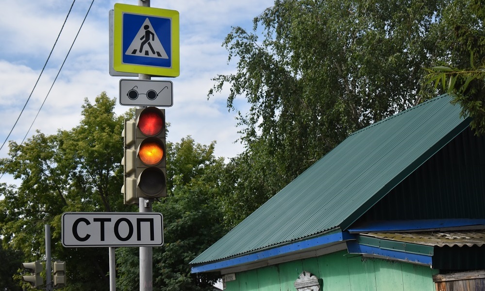 В Омске на пересечении улиц Дианова и Дергачева изменили работу светофора