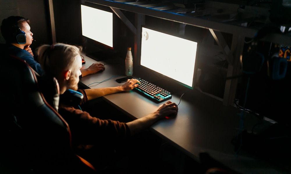 "Доказать маме, что игрушками можно зарабатывать": в Омске пройдёт кибертурнир