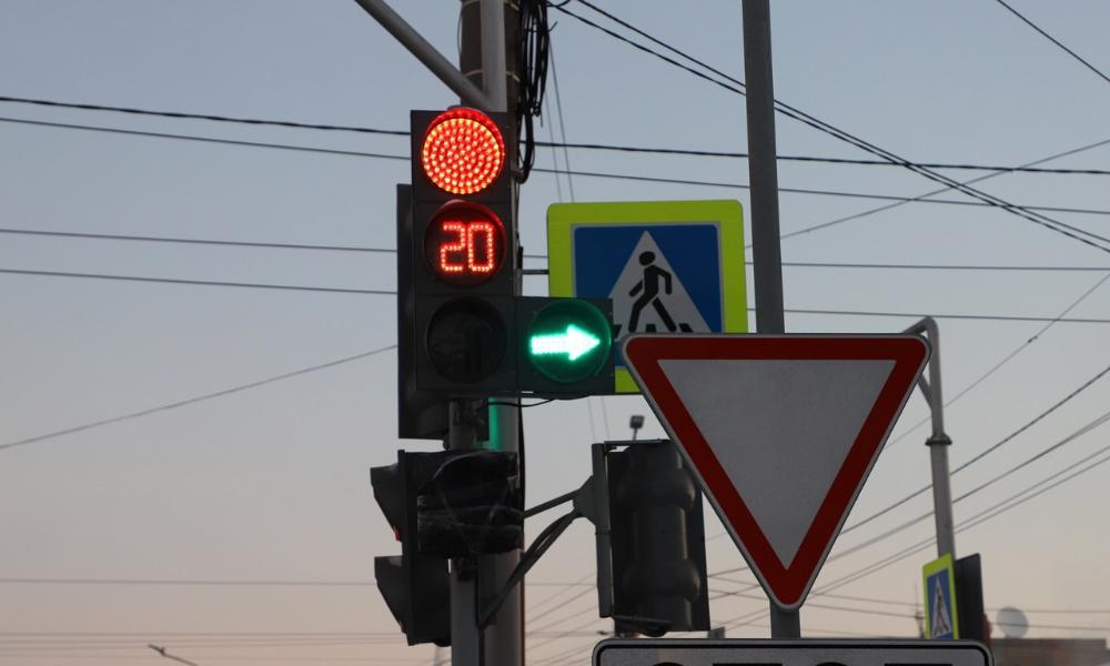 Движение транспорта в центре Омска улучшилось благодаря ряду изменений