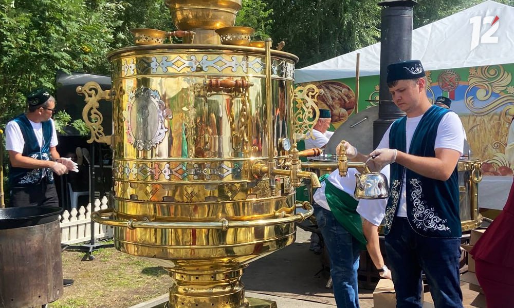 С чак-чаком и национальными традициями: в Омске проходит Международный Иртышский Сабантуй