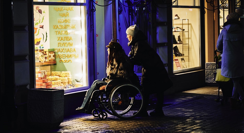 Омичка украла инвалидную коляску у ребёнка, страдающего ДЦП