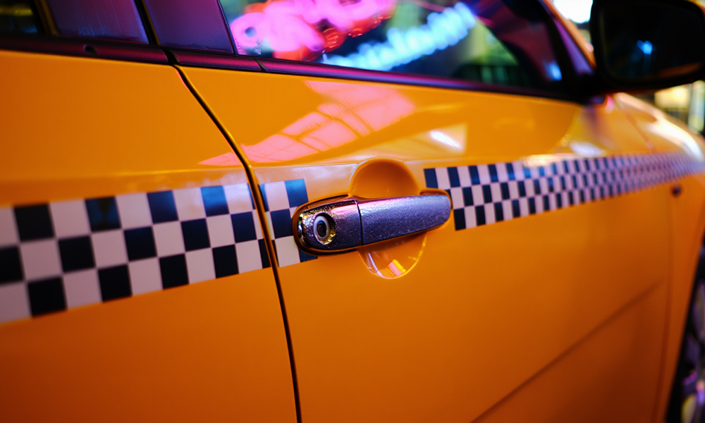 В Омске определят лучшего водителя такси России (0+)