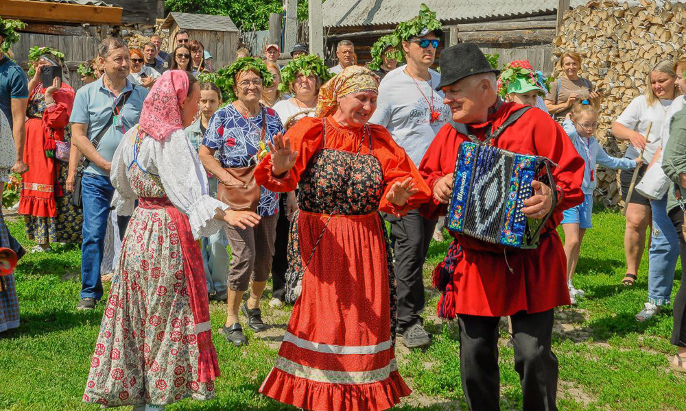 В Большереченском музее-заповеднике «Старина Сибирская» отметили День Святой Троицы
