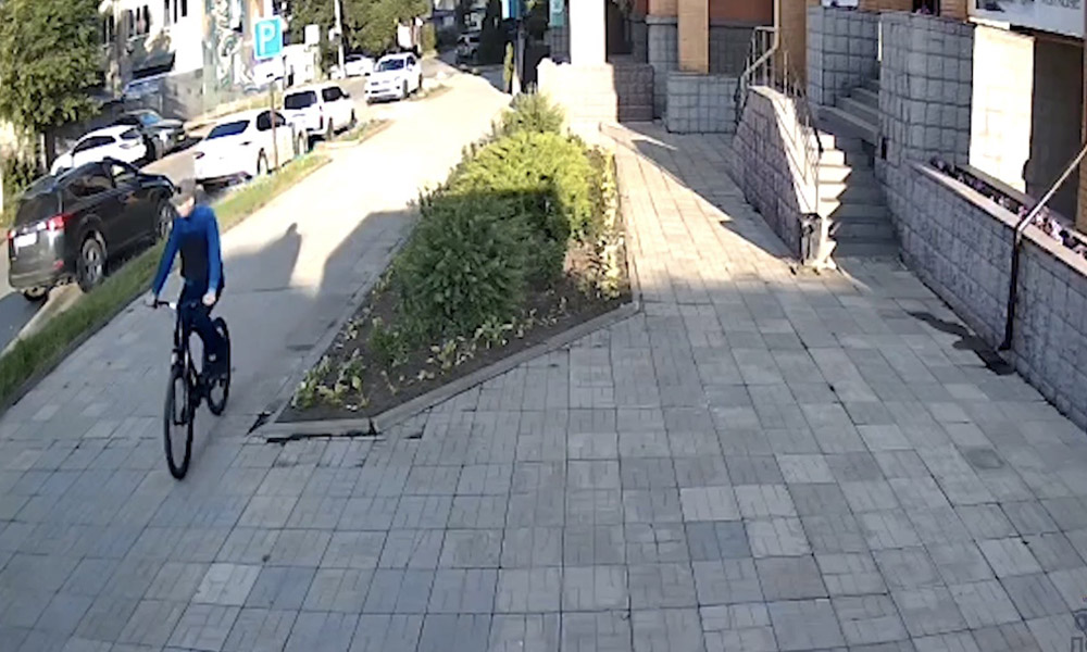 Полицейские по горячим следам задержали омича, который похитил велосипед в центре города