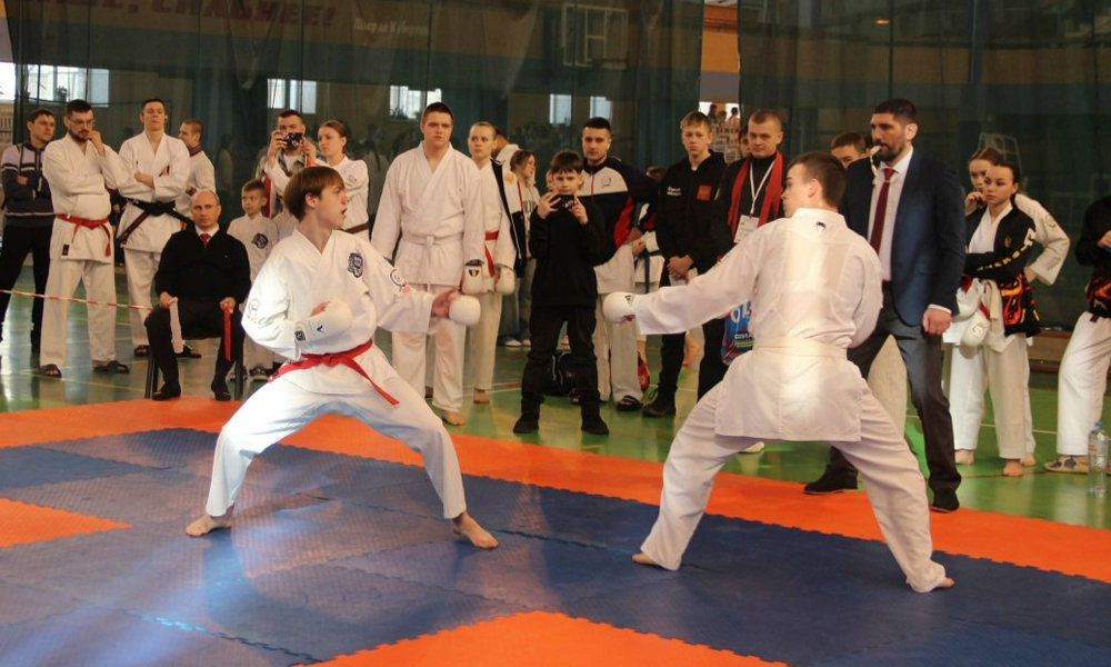 Омичи завоевали 16 медалей на чемпионате СФО по всестилевому карате