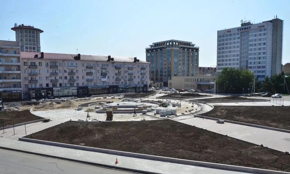 В Омске продолжается благоустройство площади Бухгольца