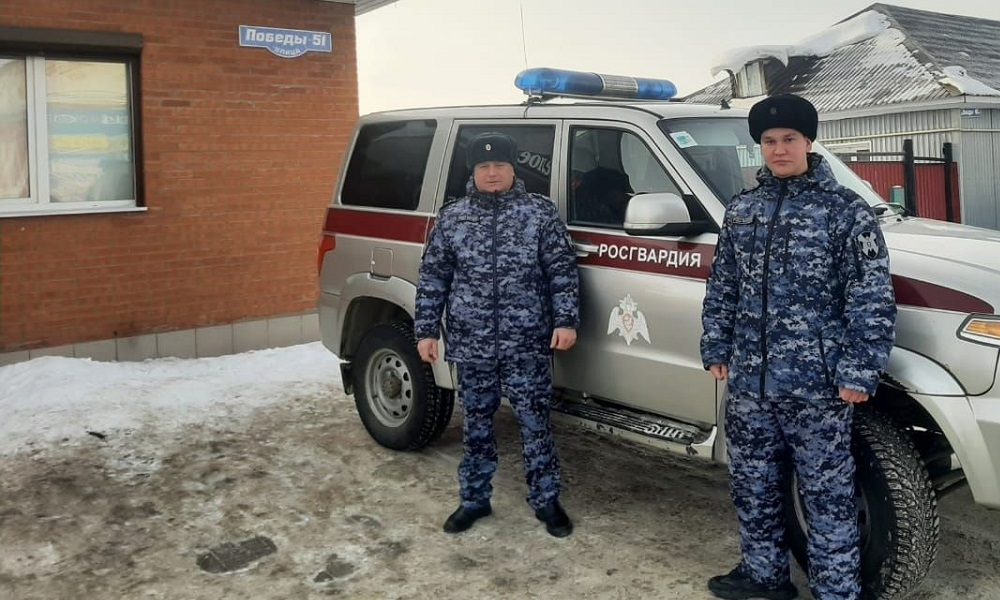 Росгвардейцы спасли замерзающего пенсионера в Черлакском районе