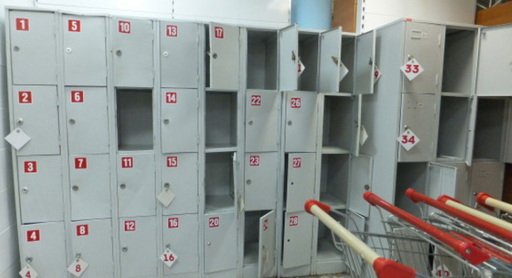 Омичка лишилась вещей, оставленных в камере хранения в супермаркете