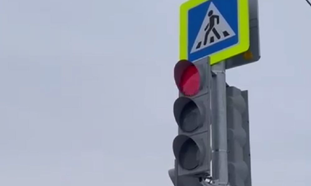 В Омске запустили обновлённый светофор на перекрёстке улиц Машиностроительной и Гашека