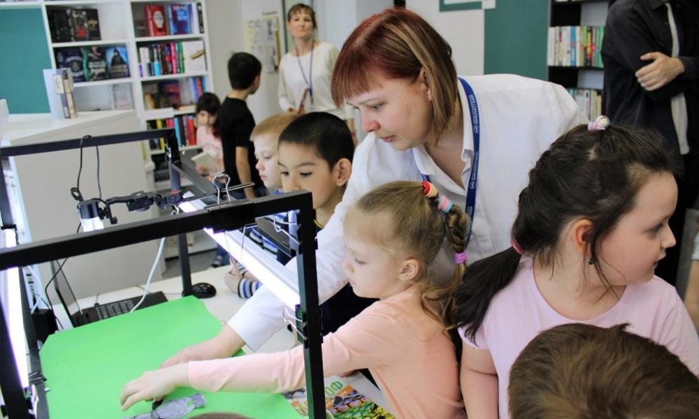 Виталий Хоценко поздравил работников омских библиотек с профессиональным праздником