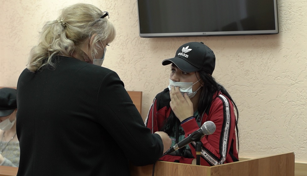 «Хлопок по телу нельзя считать истязанием»: омички, обвиняемые в издевательствах над малышом, требуют оправдательного приговора