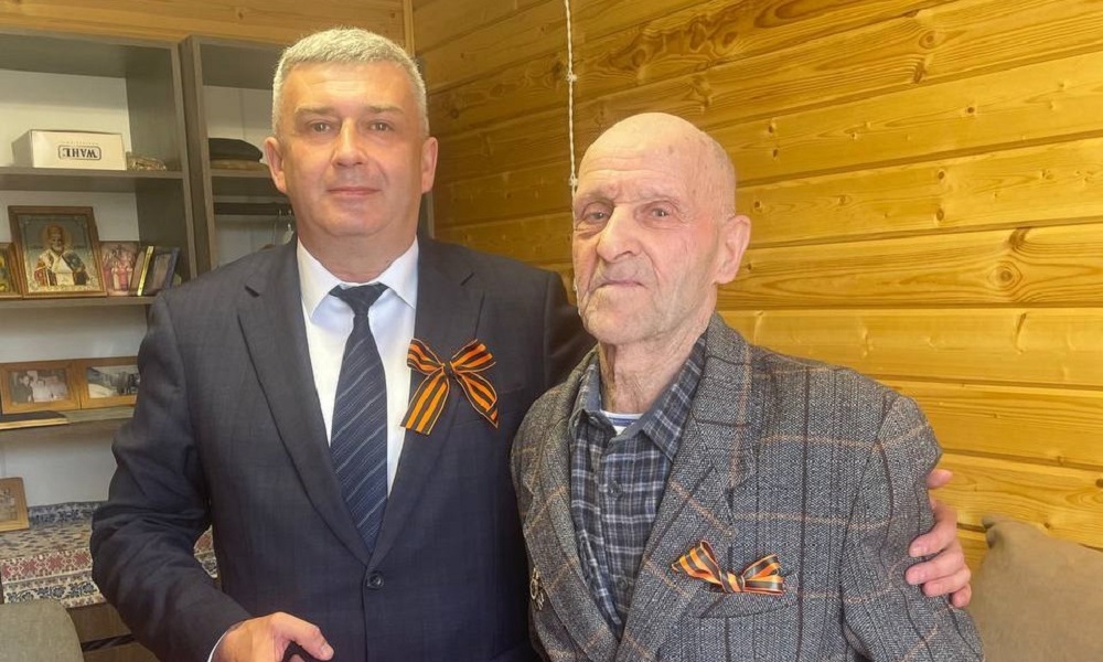 Министр региональной безопасности поздравил омского ветерана с наступающим Днём Победы