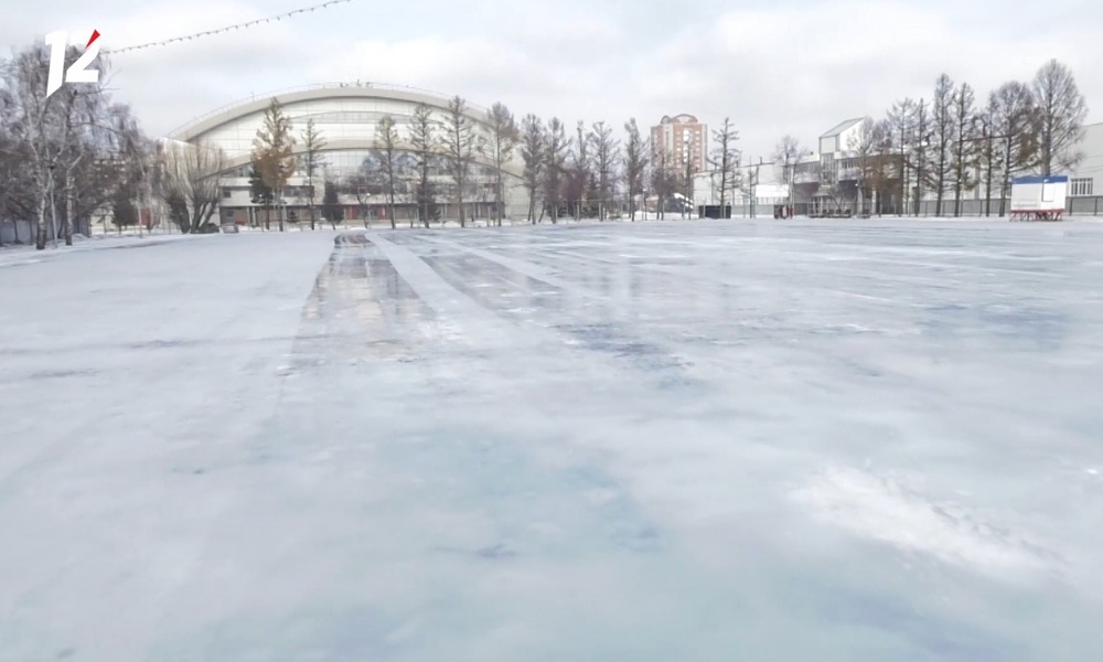 В Омске приступили к заливке самого большого городского катка