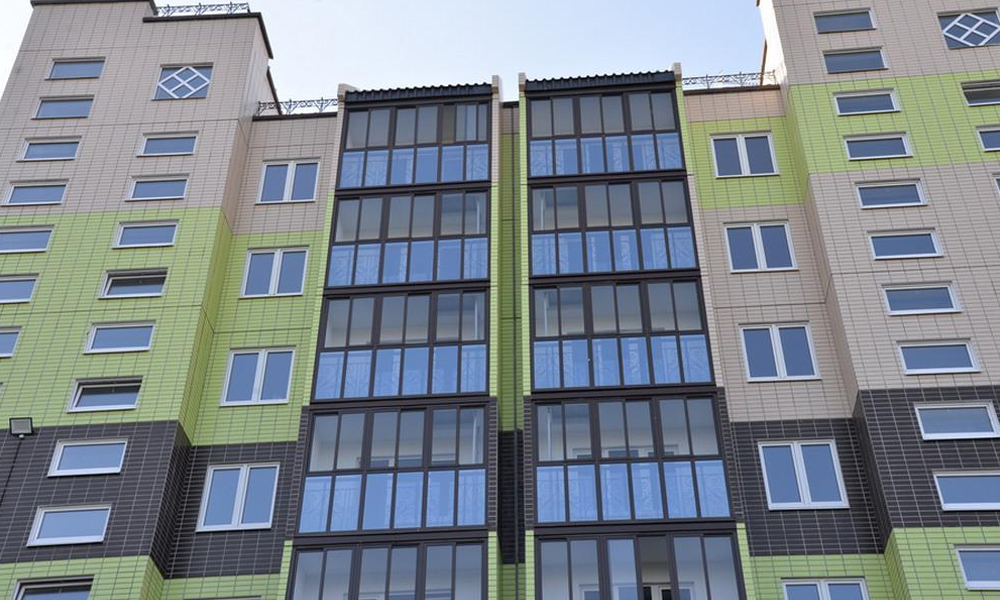 Свыше 1 000 детей-сирот в Омской области стали собственниками квартир