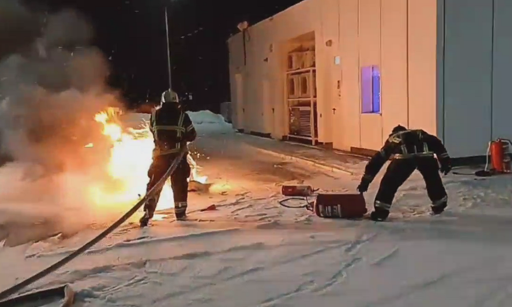В Омской области по неизвестной причине загорелся снегоход 