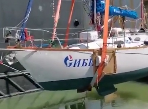 Омская яхта приближается к Антарктиде