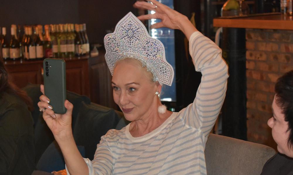 «Взрослым тоже хочется чуда»: в Омске готовят спектакль «Ёлки-метёлки, или Последняя любовь Деда Мороза» (16+)