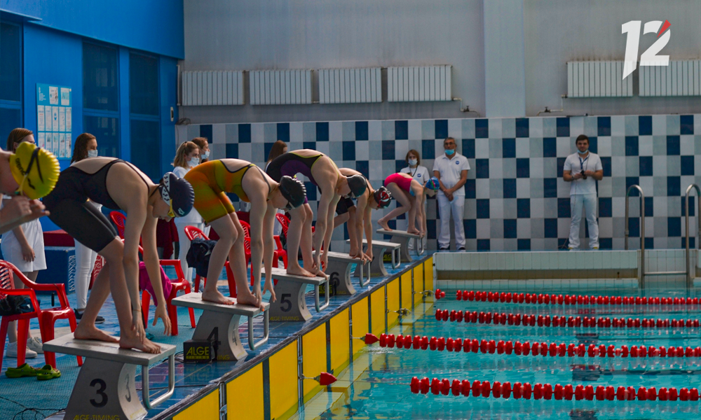 Бассейн_старт_пловцы_плавание.png