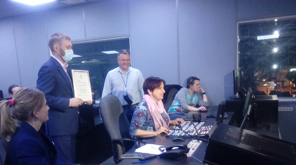 вручение в эфирке.jpg