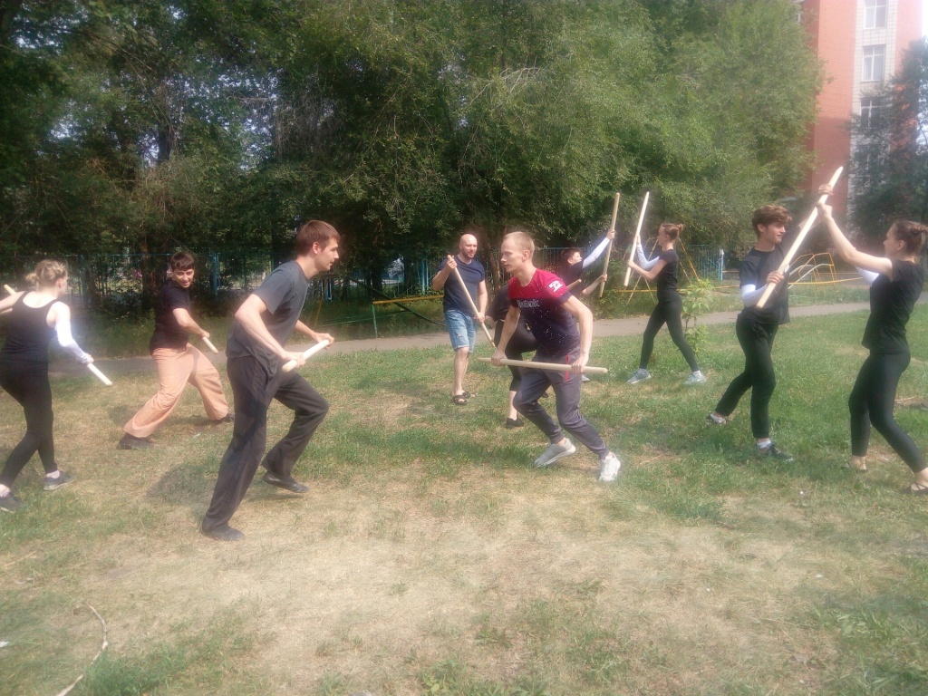 Л сценбой.jpg