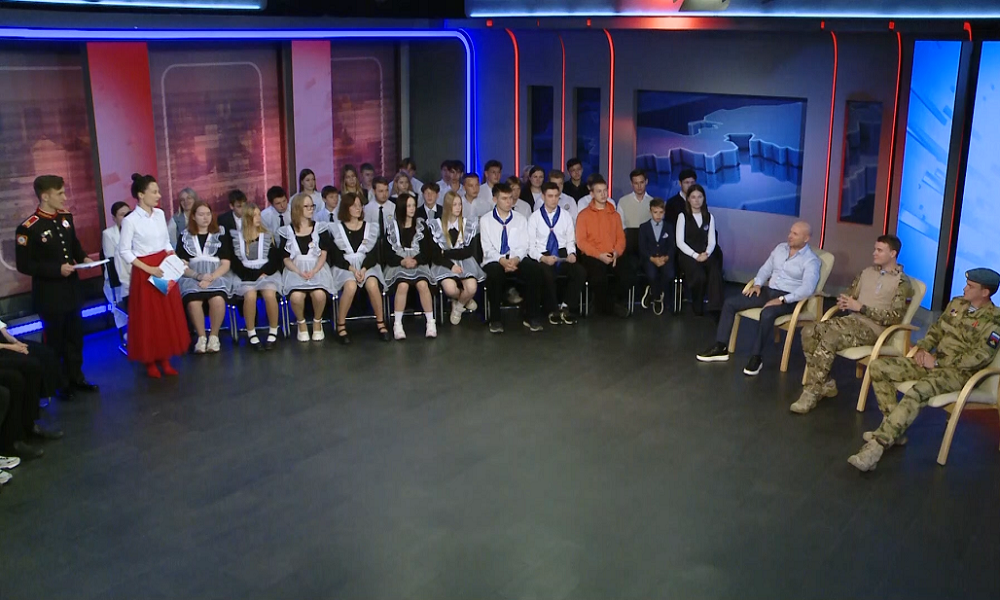 В новом телесезоне стартовала программа 12 канала «Диалог с героями: разговор о главном» (12+)