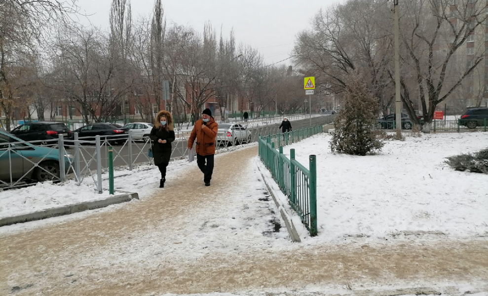 В Омске продолжает действовать режим НМУ первой степени опасности