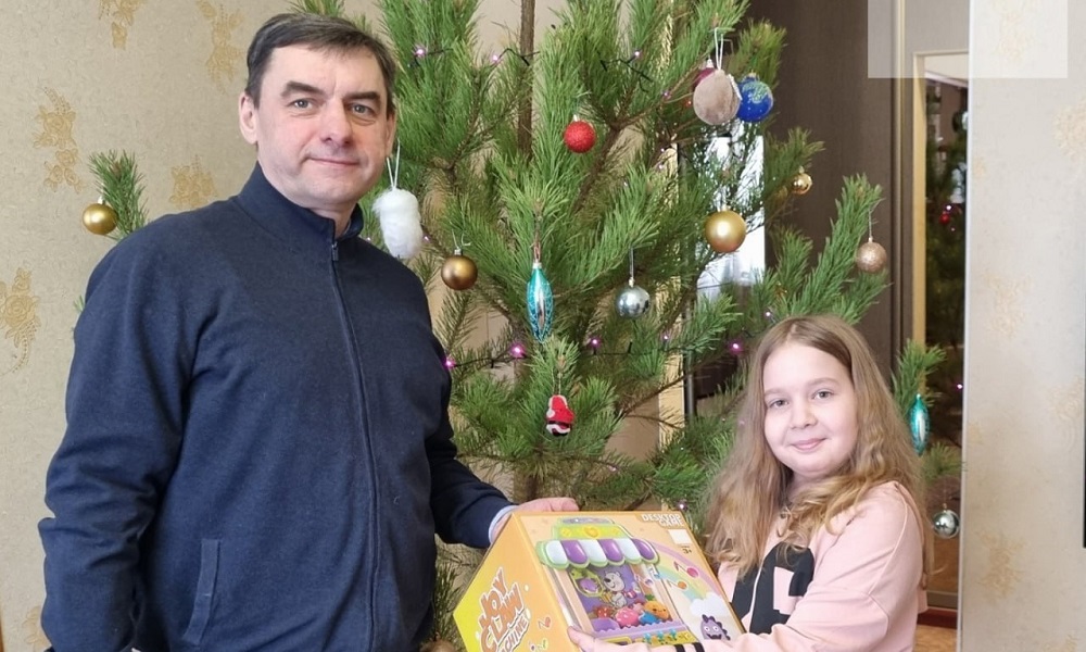 Главный врач омского КМХЦ Вадим Бережной присоединился к акции «Ёлка желаний»