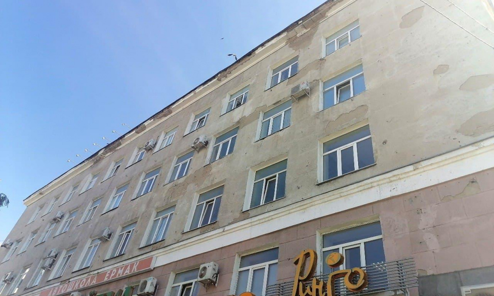 Собственники здания у «Дома туриста» через суд согласились привести фасад в порядок