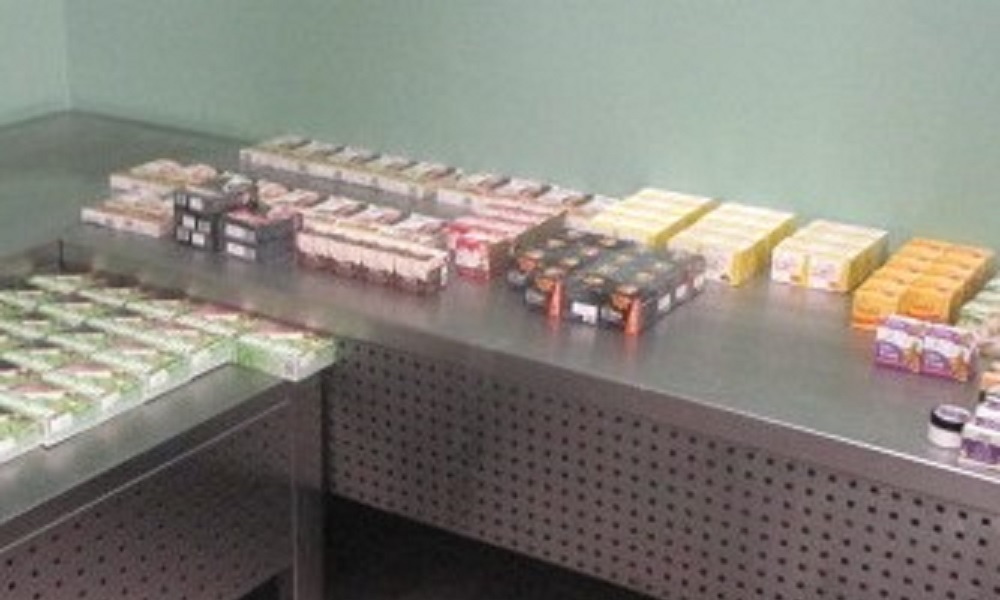 Туристка из Екатеринбурга пыталась ввезти из Индии 23 кг косметики