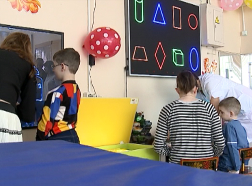 Маленьких омичей лечат от фобий полётом в космос