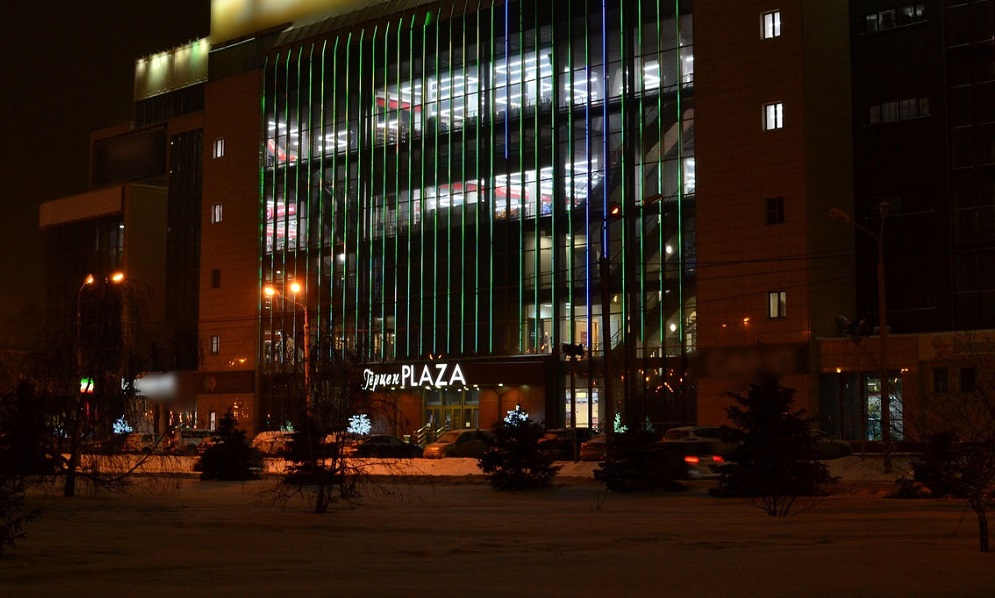 Telegram: в Омске из-за строительства многоэтажки на стенах ТЦ «Герцен Plaza» появились трещины 